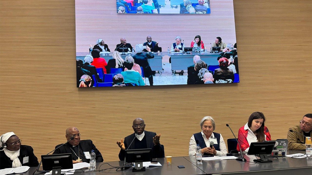 Catholic conference on mental health: Dignity is antedote to isolation - Vatican News